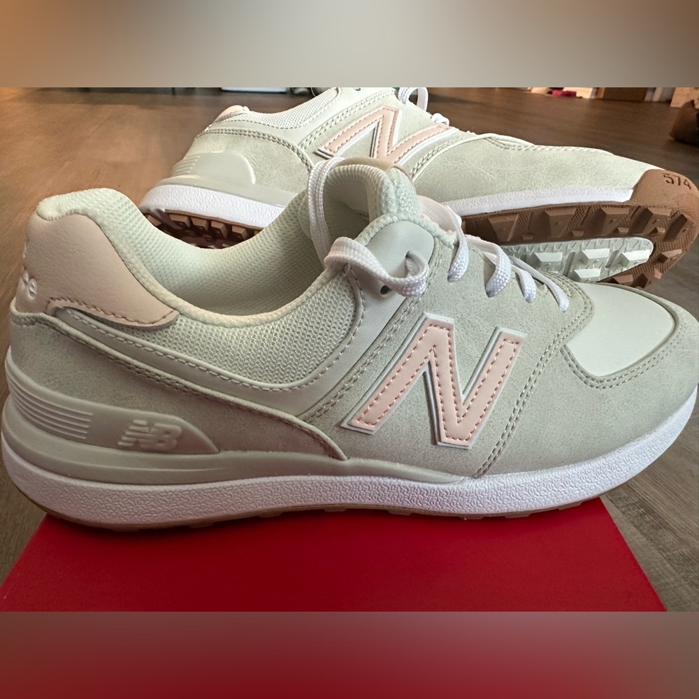 New Balance Women's Athletic Shoes in Light Grey and Pink - Picture 2 of 9